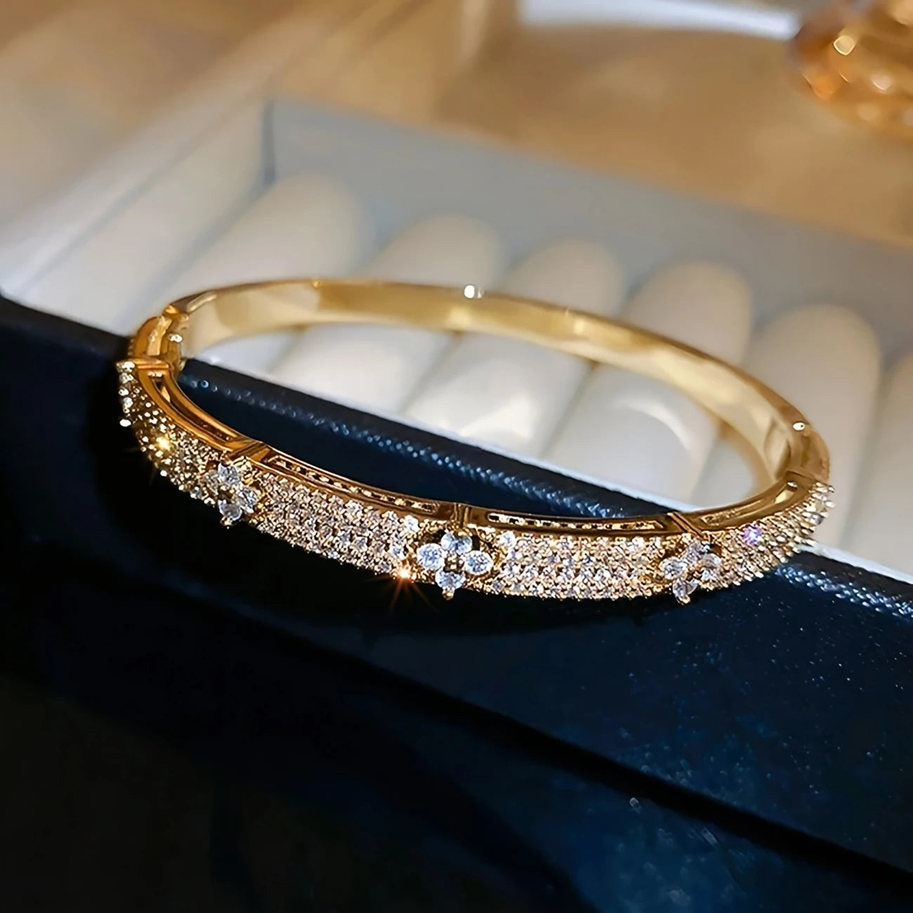 Lucky Luxe Clover Golden Bracelet