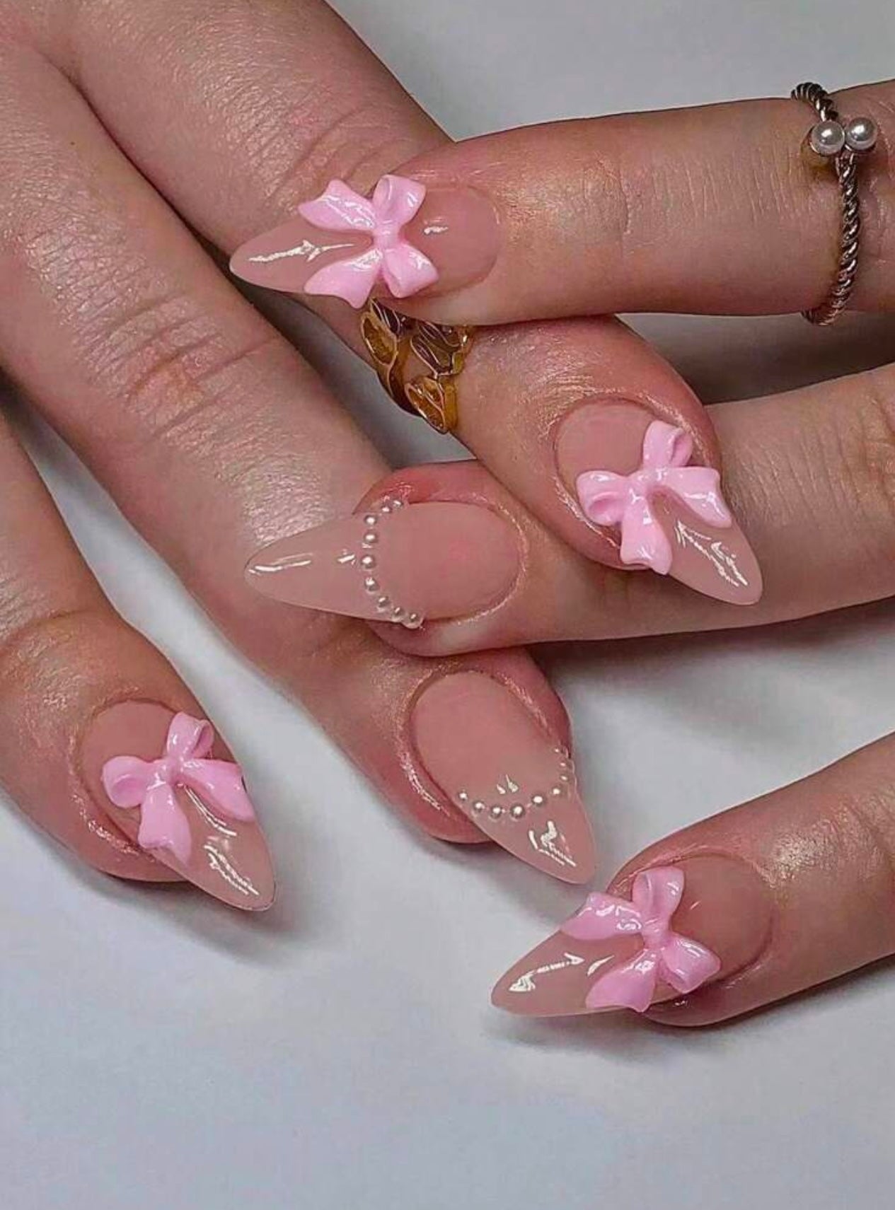 Soft Pink with 3D pearl & bow press-ons